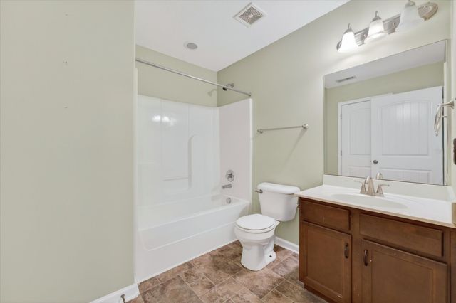 631 Hidden Valley Dr, Clarksville, TN 37040