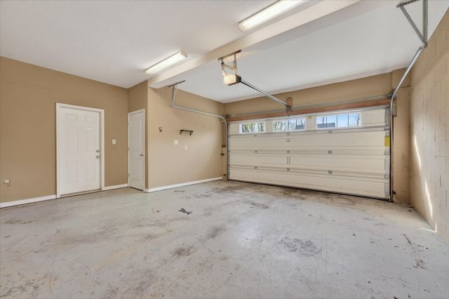 631 Hidden Valley Dr, Clarksville, TN 37040