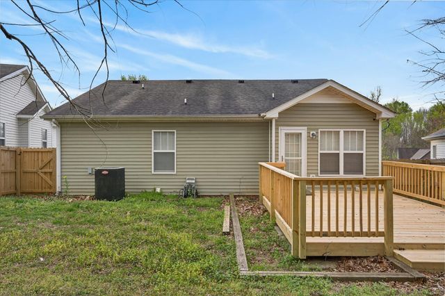 631 Hidden Valley Dr, Clarksville, TN 37040