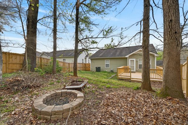 631 Hidden Valley Dr, Clarksville, TN 37040