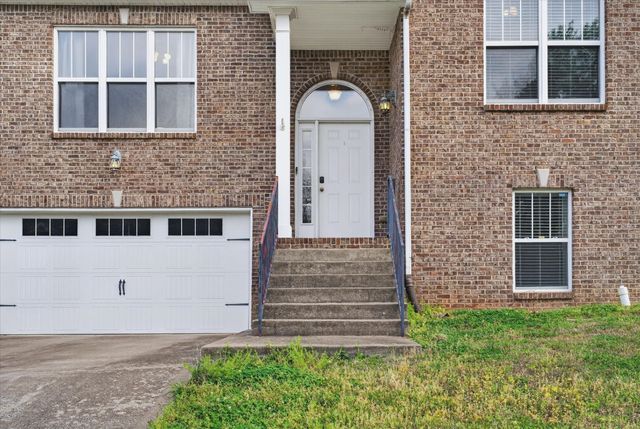 631 Hidden Valley Dr, Clarksville, TN 37040