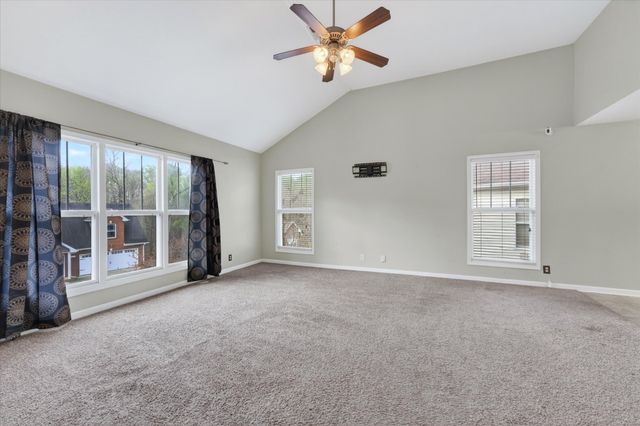 631 Hidden Valley Dr, Clarksville, TN 37040