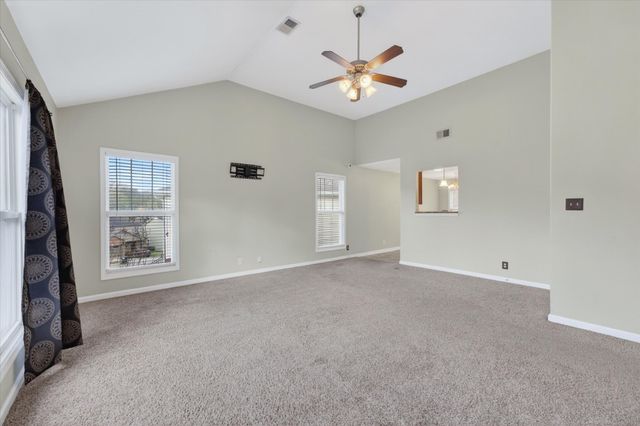 631 Hidden Valley Dr, Clarksville, TN 37040