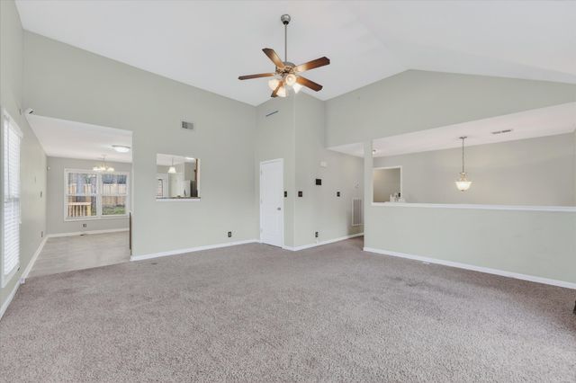 631 Hidden Valley Dr, Clarksville, TN 37040