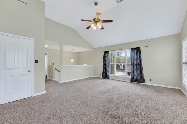 631 Hidden Valley Dr, Clarksville, TN 37040