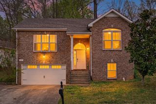 631 Hidden Valley Dr, Clarksville, TN 37040