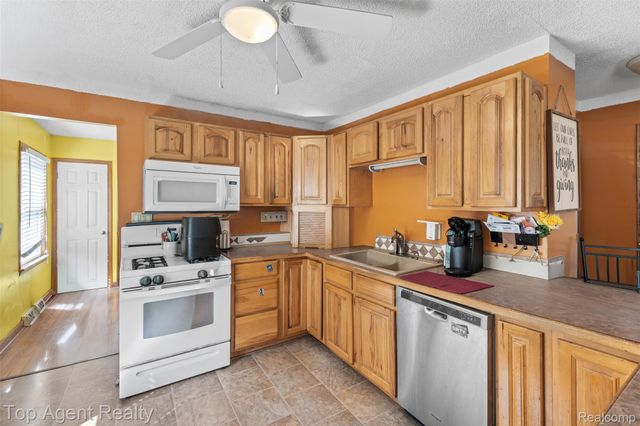 25673 Ford Street, Roseville, MI 48066