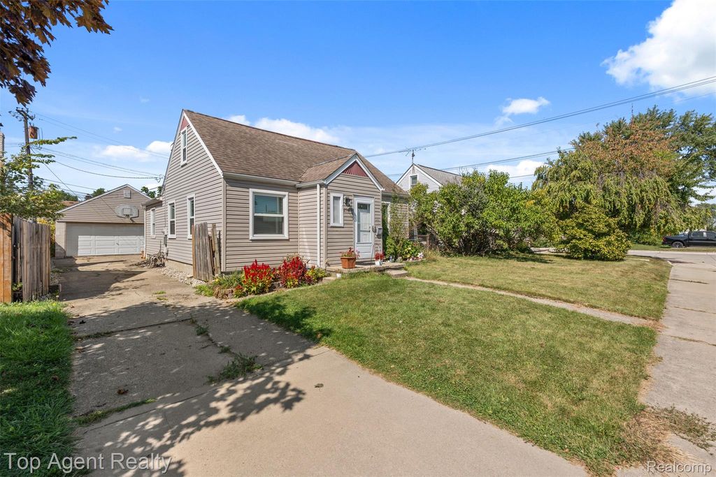 25673 Ford Street, Roseville, MI 48066