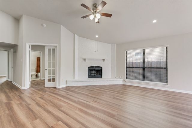 2410 Brookdale Drive, Arlington, TX 76014