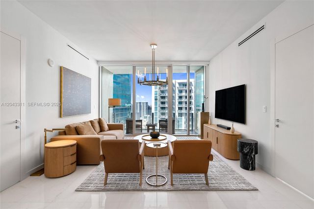 300 Biscayne Boulevard Way 4009W, Miami, FL 33131
