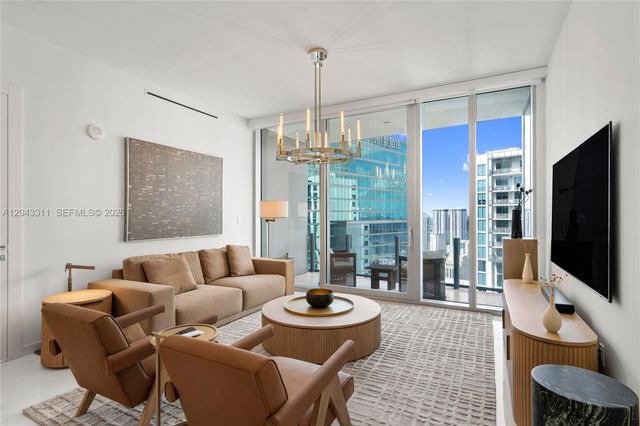 300 Biscayne Boulevard Way 4009W, Miami, FL 33131