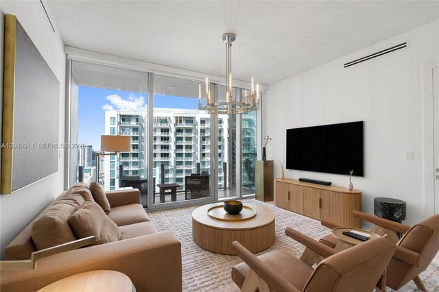 300 Biscayne Boulevard Way 4009W, Miami, FL 33131
