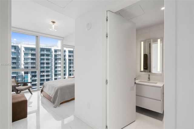 300 Biscayne Boulevard Way 4009W, Miami, FL 33131