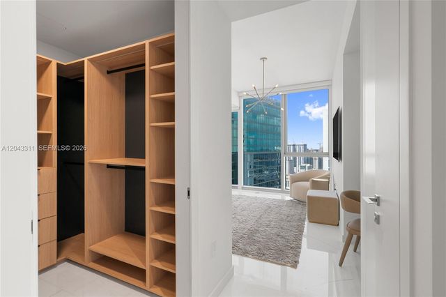 300 Biscayne Boulevard Way 4009W, Miami, FL 33131
