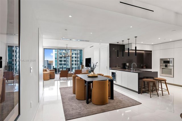 300 Biscayne Boulevard Way 4009W, Miami, FL 33131