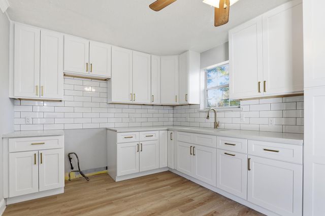 510 E Republic Avenue, Baytown, TX 77520