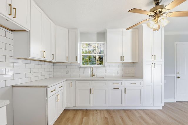 510 E Republic Avenue, Baytown, TX 77520