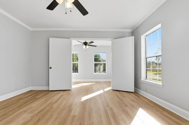 510 E Republic Avenue, Baytown, TX 77520