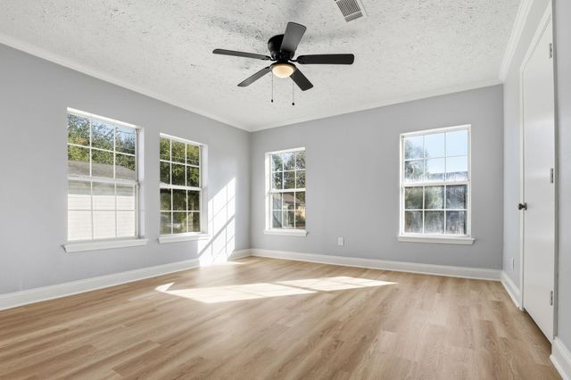 510 E Republic Avenue, Baytown, TX 77520