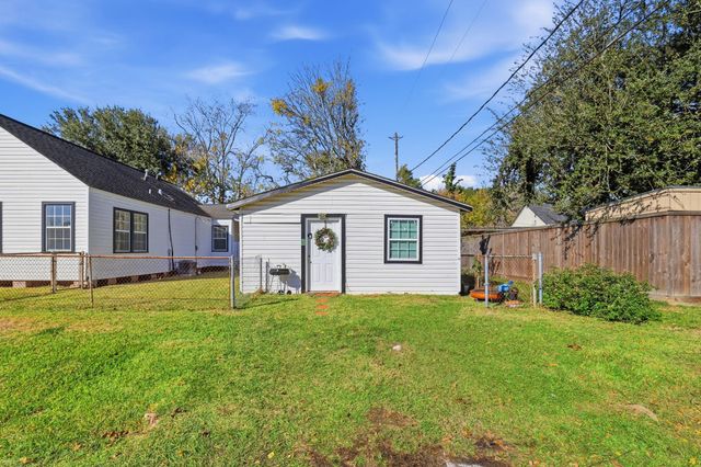 510 E Republic Avenue, Baytown, TX 77520