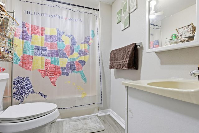 510 E Republic Avenue, Baytown, TX 77520