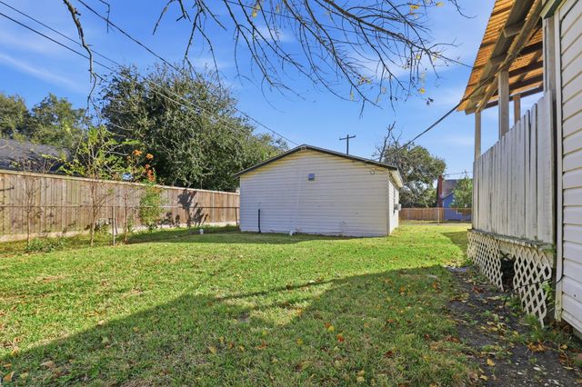 510 E Republic Avenue, Baytown, TX 77520