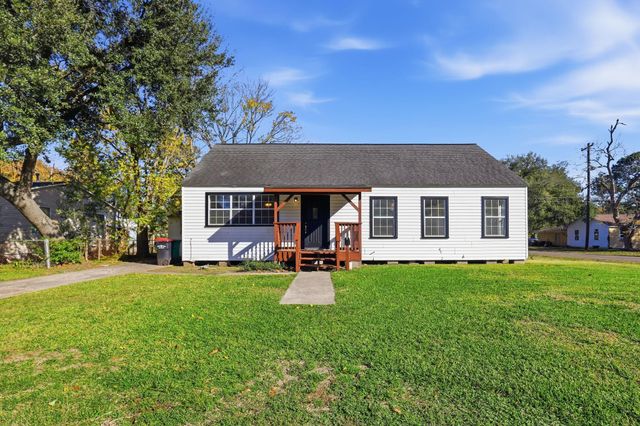 510 E Republic Avenue, Baytown, TX 77520