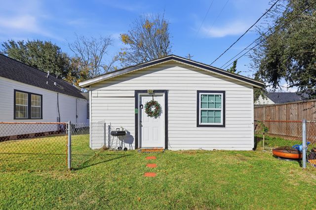 510 E Republic Avenue, Baytown, TX 77520