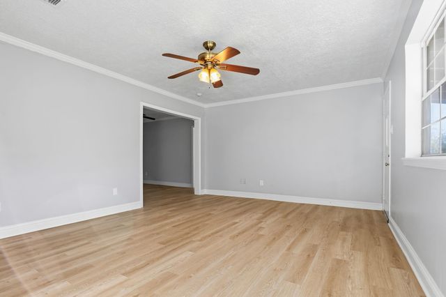 510 E Republic Avenue, Baytown, TX 77520