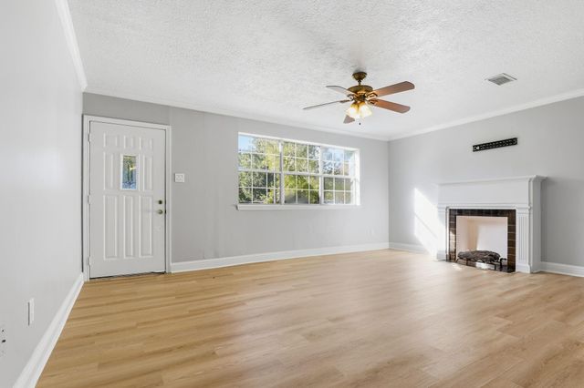 510 E Republic Avenue, Baytown, TX 77520