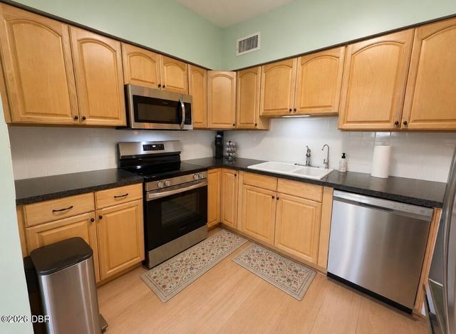 7812 N Gomez Avenue, Tampa, FL 33614