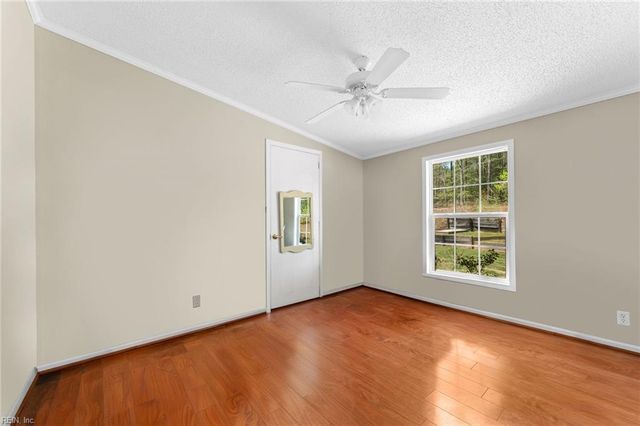1881 S Waterside DR, Lanexa, VA 23089