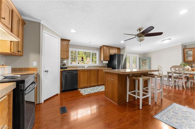 1881 S Waterside DR, Lanexa, VA 23089