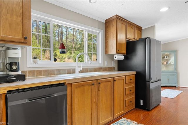 1881 S Waterside DR, Lanexa, VA 23089