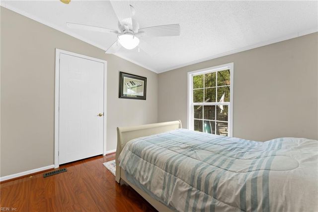 1881 S Waterside DR, Lanexa, VA 23089