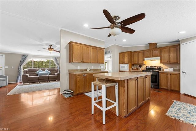 1881 S Waterside DR, Lanexa, VA 23089