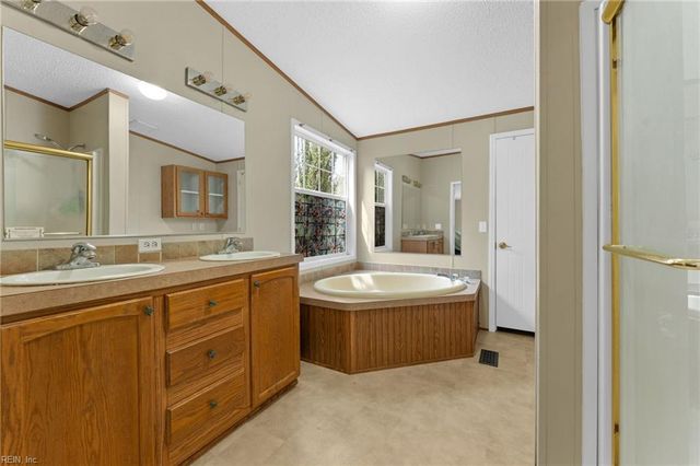 1881 S Waterside DR, Lanexa, VA 23089
