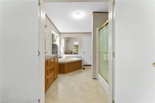 1881 S Waterside DR, Lanexa, VA 23089