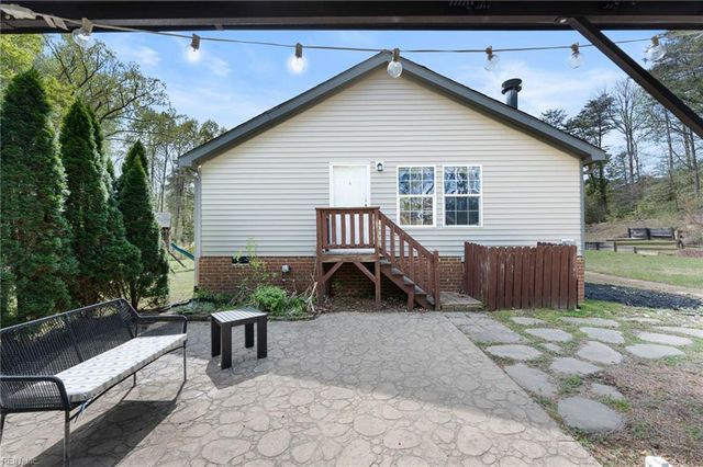 1881 S Waterside DR, Lanexa, VA 23089