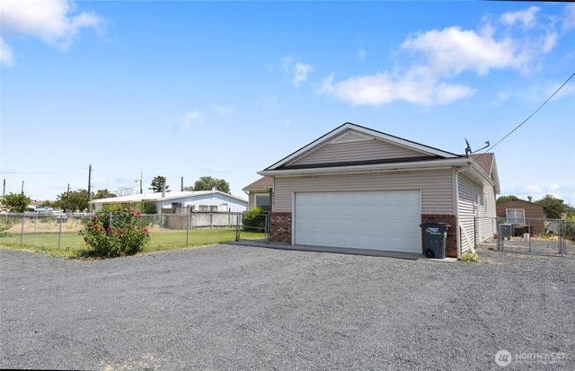 4913 NE Alma Road, Moses Lake, WA 98837