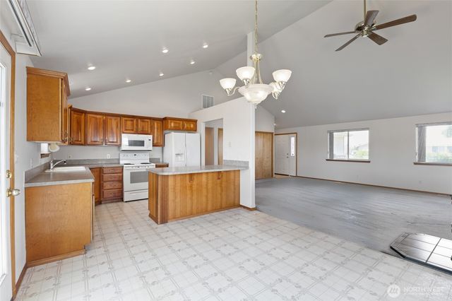 4913 NE Alma Road, Moses Lake, WA 98837