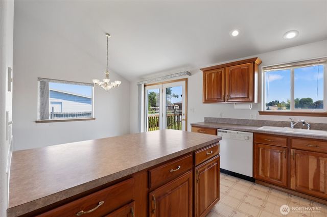 4913 NE Alma Road, Moses Lake, WA 98837