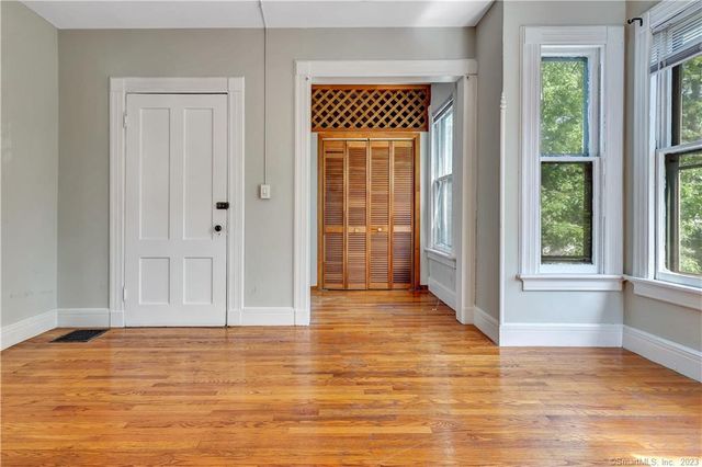 28 Edwards Street 2, New Haven, CT 06511
