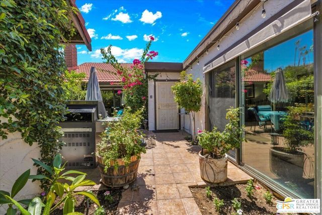2330 Miramonte Circle C, Palm Springs, CA 92264