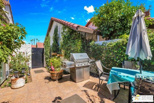2330 Miramonte Circle C, Palm Springs, CA 92264