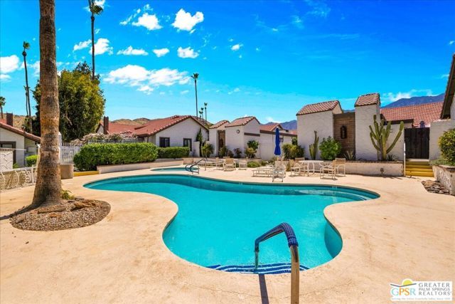 2330 Miramonte Circle C, Palm Springs, CA 92264