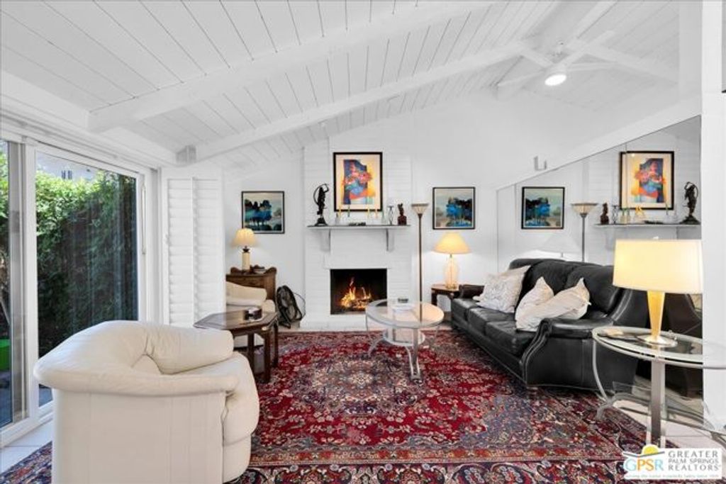 2330 Miramonte Circle C, Palm Springs, CA 92264