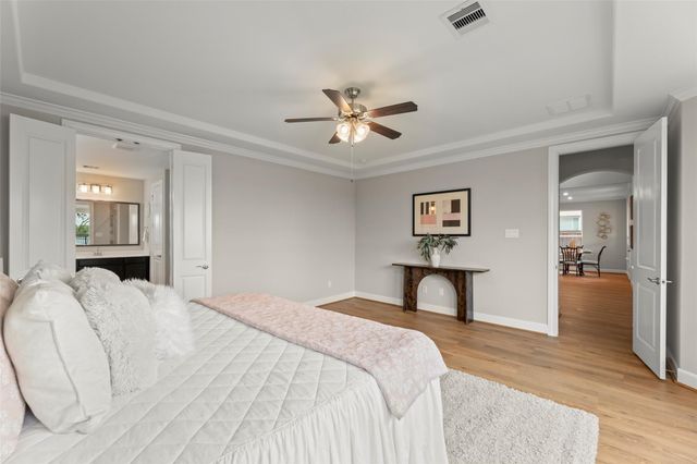 42 Zenith Lane, Sugar Land, TX 77498