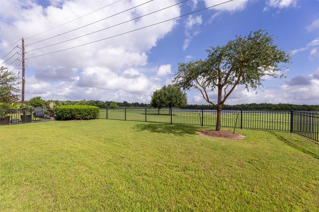 42 Zenith Lane, Sugar Land, TX 77498