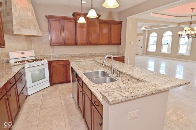 10338 Gateway Drive D, Indianapolis, IN 46234